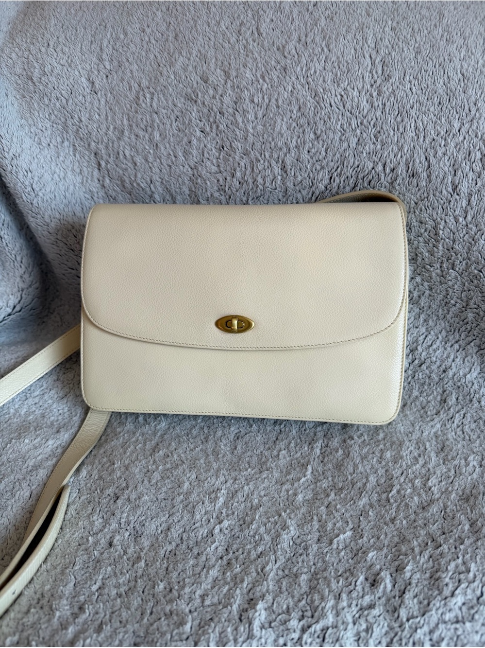 Vintage Coach Madison Royalton 4403 Ivory Leather Crossbody Made in Italy 1994